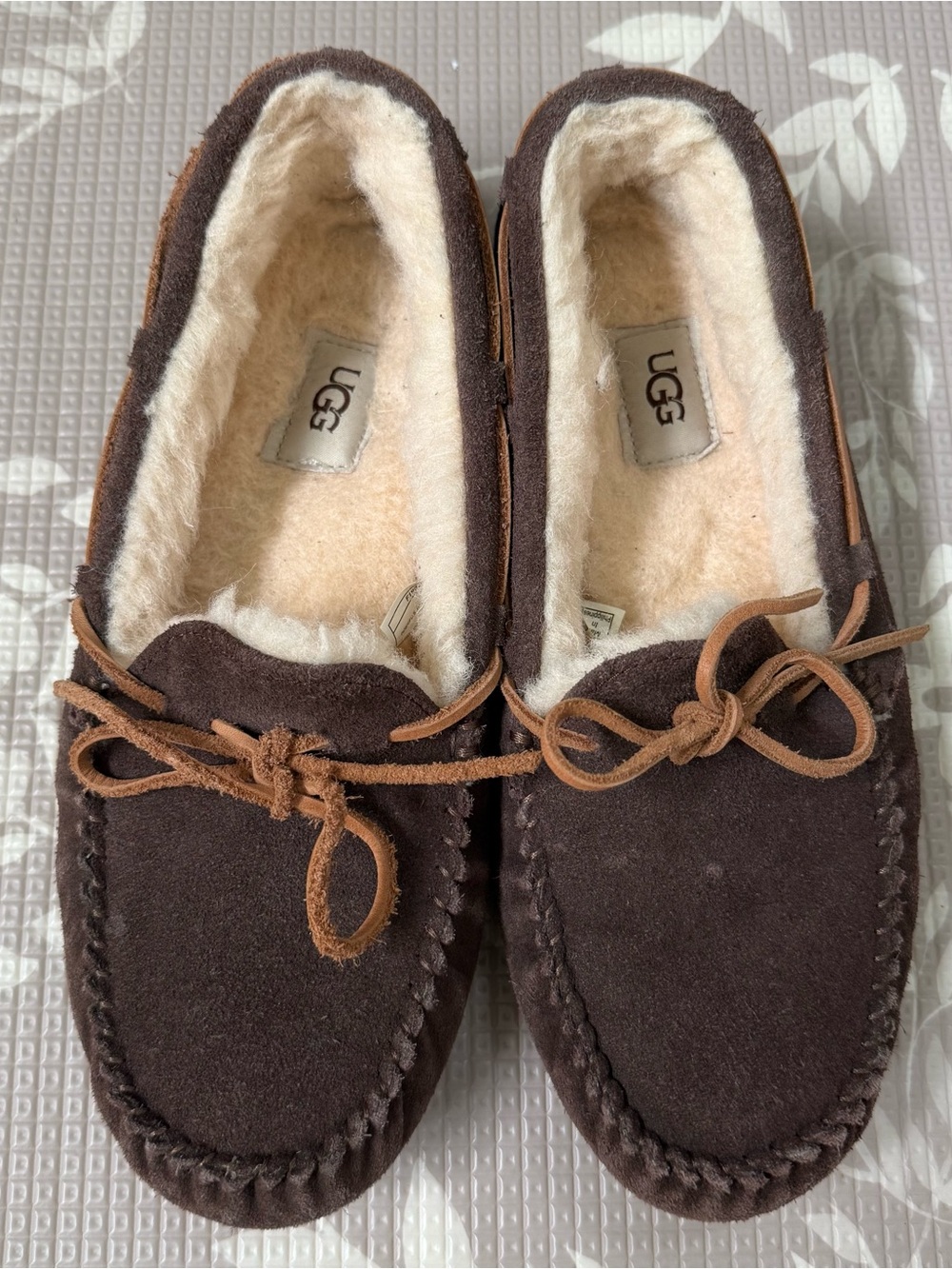 Women's UGG Australia Dakota Brown Mocassin Cream Shearling-Lined Slipper Size 9